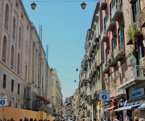 Via Toledo 3* Неаполь