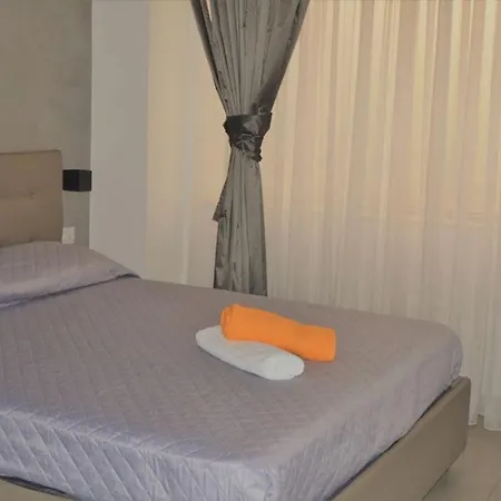 Via Toledo فندق مبيت وإفطار 3*