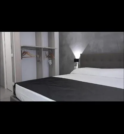 Via Toledo 3* Neapol